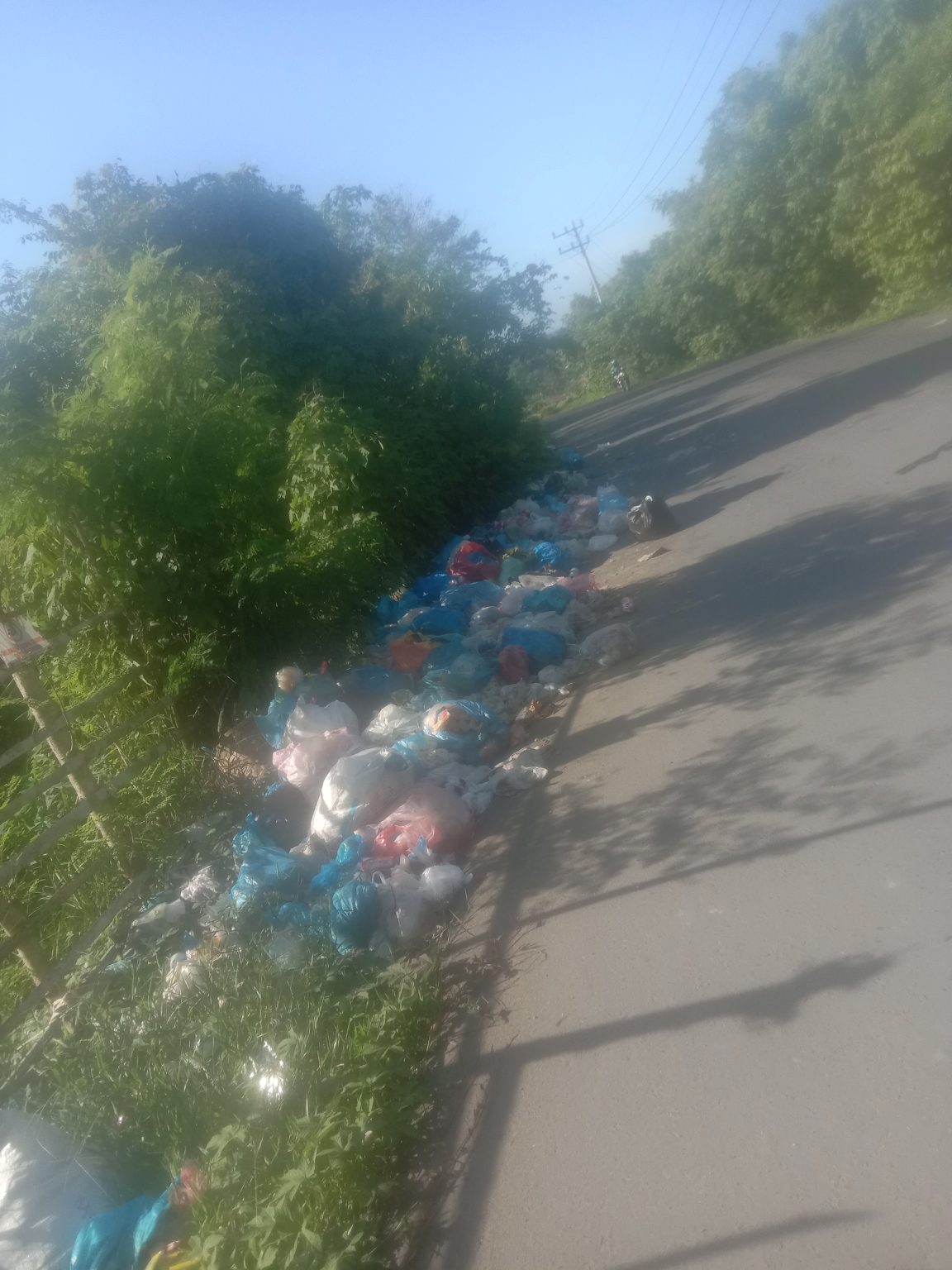 Sampah Menumpuk Dijalan DLH Lhokseumawe Himbau Masyarakat Agar Tidak