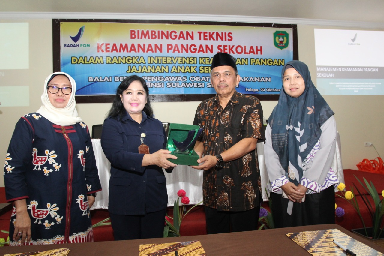 BPOM Sulsel Ajak Kepsek Awasi Jajanan Anak di Kantin Sekolah WhatsApp Image 2019-10-03 at 13.52.05