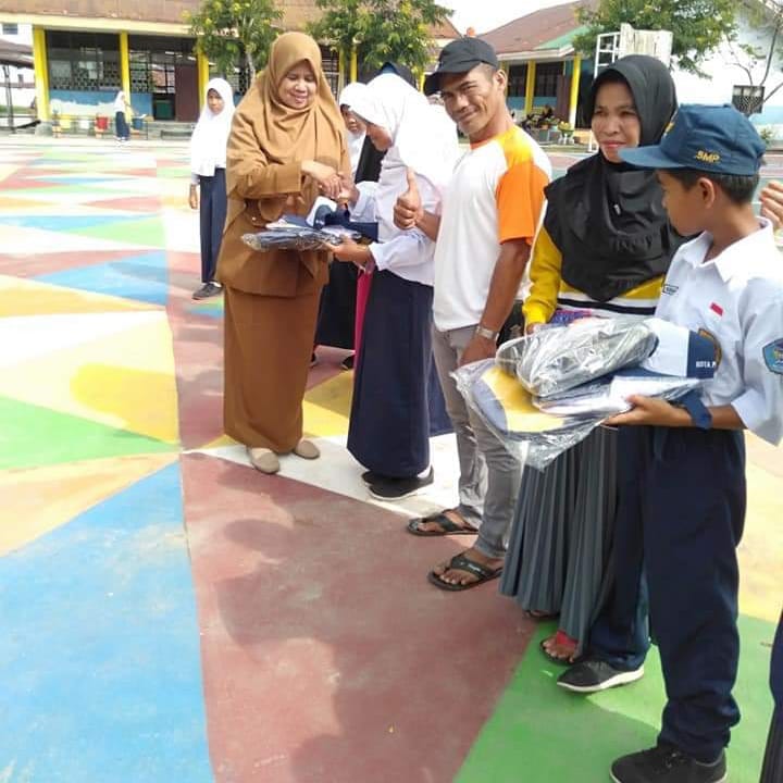 Kadis Pendidikan: Semua Sekolah Dapat Seragam Gratis WhatsApp Image 2020-01-07 at 13.51.13