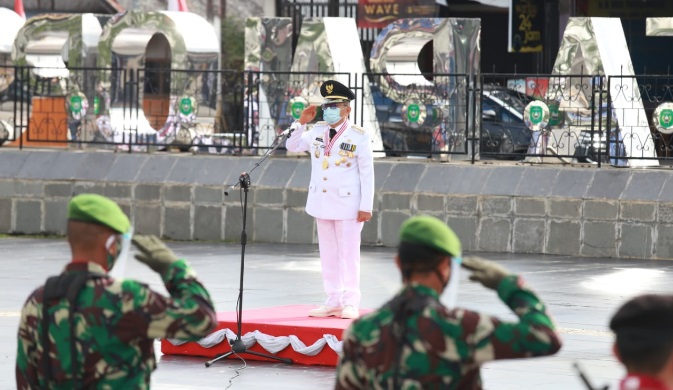 Walikota Palopo, Judas Amir bertindak sebagai inspektur upacara yang digelar terbatas di Halaman Kantor Walikota Palopo, Senin (17/8/2020).