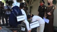 Reka ulang kasus pembunuhan lansia di Temanggung, Jawa Tengah. Pelakunya diduga anak dan menantu korban.
