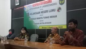 Penandatanganan MoU antara Kejari Luwu, LPDB dan koperasi yang diusulkan bersama dengan Dinas Terkait, di Aula Kejari Luwu, Selasa (8/09/20).