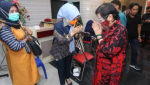 Tokoh perempuan Sulsel, Megawati Andi Paturusi silaturahmi ke kediaman Fatmawati Rusdi di Jalan Sungai Saddang, Makassar, Rabu (16/9/2020).