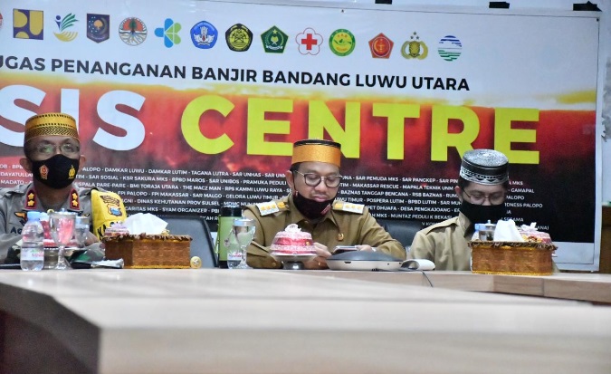 Pjs Bupati Luwu Utara, M Iqbal Suhaeb (tengah). foto: humas