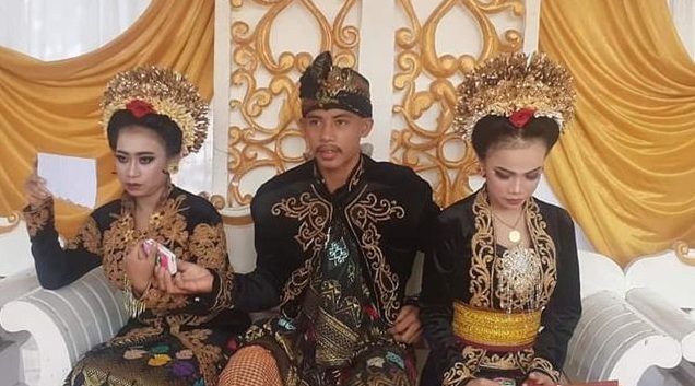 Ahmad Rizal menikahi 2 siswi SMA sekaligus. Foto via FB Atun Malayan