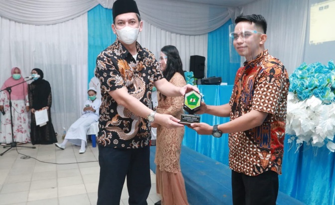 Sekda Kota Palopo Firmanzah DP menghadiri ramah tamah calon wisudawan Akper dan Akbid Kamanre, Jumat (30/10/2020) malam. ft/humaspemkotpalopo