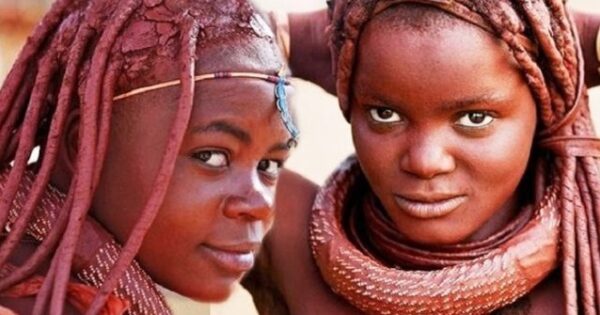 Suku Himba di Afrika. foto: nationalgegraphic