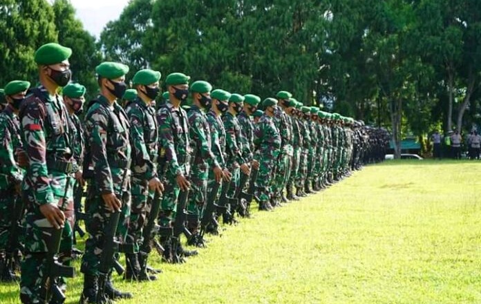 Apel pengamanan Pilkada Luwu Timur di Lapangan Merdeka Malili, Senin (7/12/2020). foto:humas