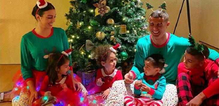 Cristiano Ronaldo merayakan Natal bersama kekasihnya, Georgina Rodriguez dan keempat anaknya.