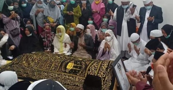 Suasana di Rujab Bupati Luwu Timur, Malili, Jumat (25/12/2020) pagi, sebelum jenazah M Thorig Husler dibawa ke pemakaman di Masamba.