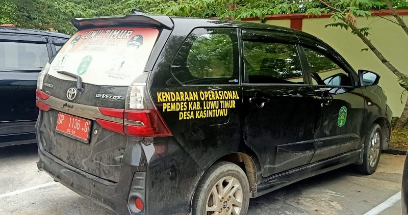 Mobil operasional Kepala Desa Kasintuwu. ft/inputrakyat