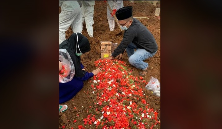 Jenazah mantan BUpati Luwu, Bahrum Daido dimakamkan di Tegal Alur, Kalideres, Jakarta Barat, Sabtu (2/1/2020) sore. foto:ist