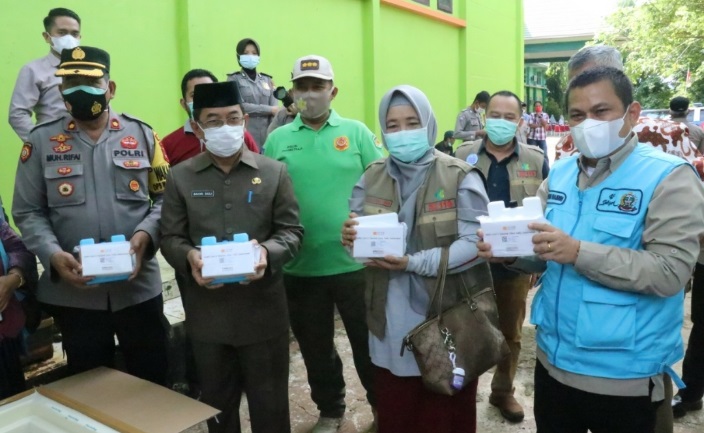 Penyerahan vaksin sinovac ke Pemkab Luwu Timur, di Mapolres Lutim, Jumat (29/1/2021) pagi. ft/humaspemkablutim