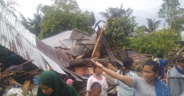 Bencana angin puting beliung yang melanda sejumlah desa di Kecamatan Lamasi Timur, Kabupaten Luwu, Senin (15/2/2021).