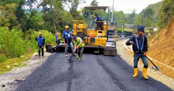Pembangunan jalan Sabbang-Seko.