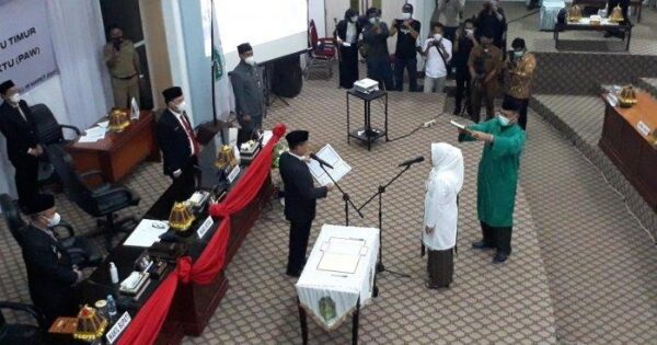 Rapat paripurna pengucapan sumpah dan janji anggota DPRD Luwu Timur pengganti antar waktu (PAW), Ramna Minggus yang menggantikan almarhum Amran Syam, Jumat (19/3/2021). foto:tribunlutim.com