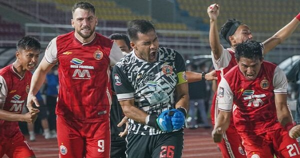 Persija Jakarta melaju ke final Piala Menpora 2021 setelah menyingkirkan PSM Makassar lewat drama adu penalti di Stadion Manahan Solo, Minggu (18/4/2021) malam. foto: twitter @Persija_Jkt