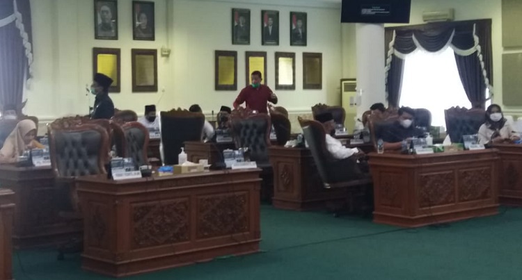 Suasana rapat paripurna PAW Oktavia Bintana di DPRD Tanjungpinang yang minim kehadiran anggota dewan. foto:lan/terasakata.com