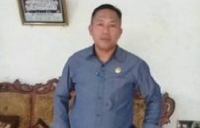 Foto semasa hidup Untung (48) guru SD yang ditemukan meningal di kamar wisma di Padangsappa, Rabu (16/6/2021). foto: laman facbook sulpiadi