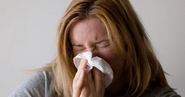 Ilustrasi pilek, beda flu biasa dengan covid