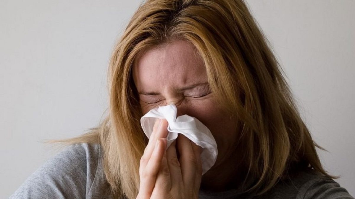 Ilustrasi pilek, beda flu biasa dengan covid