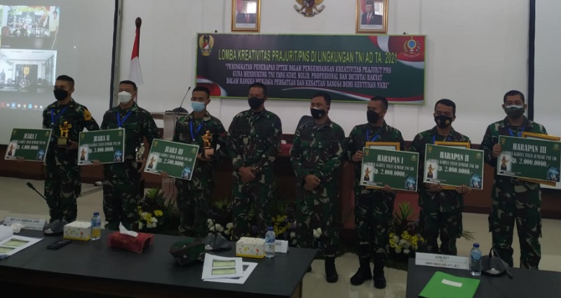 Para pemenang lomba karya ilmiah jajaran prajurit dan PNS lingkungan TNI AD. foto:ist