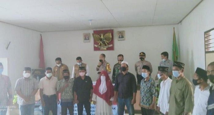 Calon kepala desa dari empat desa di Kecamatan Malangke Barat deklarasi Pilkades Damai di Aula Kantor Camat Malangke Barat, Desa Pao, Jumat (972021) sore. Foto:dari laman Tribunlutra.com