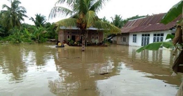 Kondisi banjir di Desa Mario, Kecamatan Ponrang, Kabupaten Luwu, Senin (30/8/2021). Foto via laman TribunLuwu