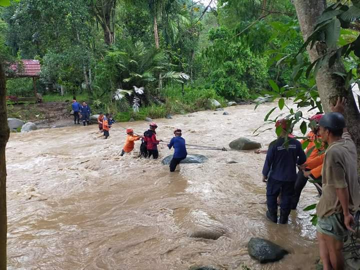 Warga Dievakuasi