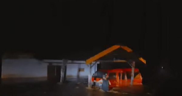 Kondisi banjir di Desa Salutubu, Walenrang Utara, Kabupaten Luwu, Rabu (22/9) malam.