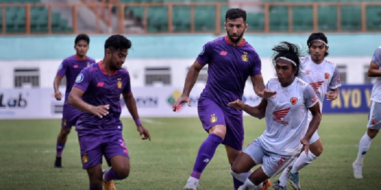 Laga Persik Kediri vs PSM Makassar di Stadion Wibawa Mukti, Kamis (23/9/2021) sore, diwarnai lima gol. Juku Eja menang 3-2. Foto via Twitter @Liga1Match