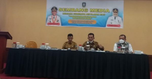 Gubernur Kepulauan Riau, Ansar Ahmad dalam giat Sembang Media di Hotel Aston, Selasa (14/9). Foto: lanny/teraskata.com