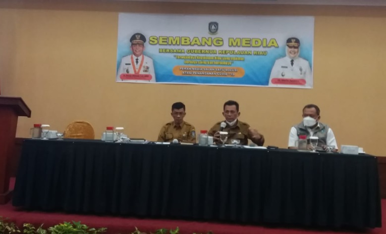 Gubernur Kepulauan Riau, Ansar Ahmad dalam giat Sembang Media di Hotel Aston, Selasa (14/9). Foto: lanny/teraskata.com
