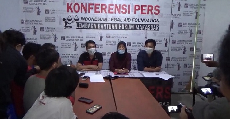 Konferensi pers LBH Makassar terkait bukti baru kasus rudapaksa tiga bocah bersaudara Luwu Timur, di Makassar, Senin (11/10/2021). Foto via Laman inews