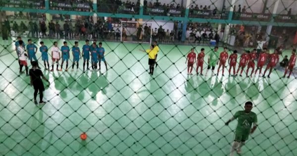 Pertandingan futsal KNPI Palopo Championship 2021 di Lapangan Futsal Sinar Situju, Kota Palopo, Rabu (27/10/2021). Foto:ist