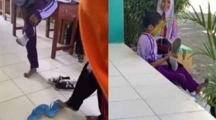 Kakak beradik di Baubau Sulawesi Tenggara gantian sepatu sekolah biar masuk belajar di SDN 3 Wameo. Foto:ist