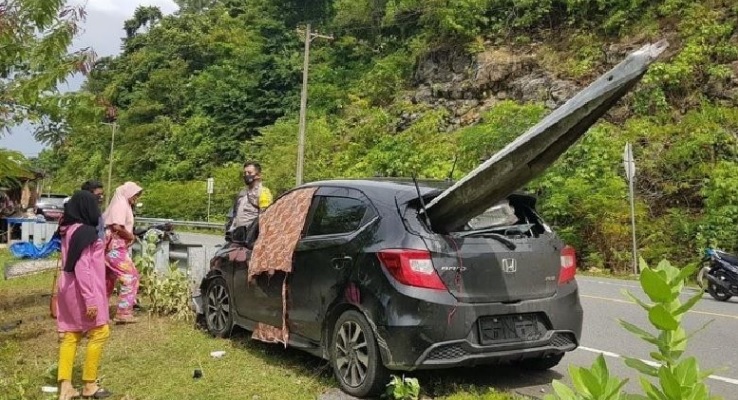 PNS mengalami kecelakaan mobil tertusuk seperti sate di Aceh. (Instagram/@berita_aceh)