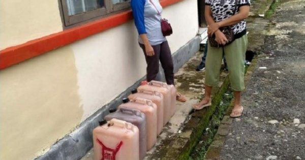 Ratusan liter ballo diamankan aparat Polsek Telluwanua, Jumat (17/12/2021). Foto: Polsek Telluwanua