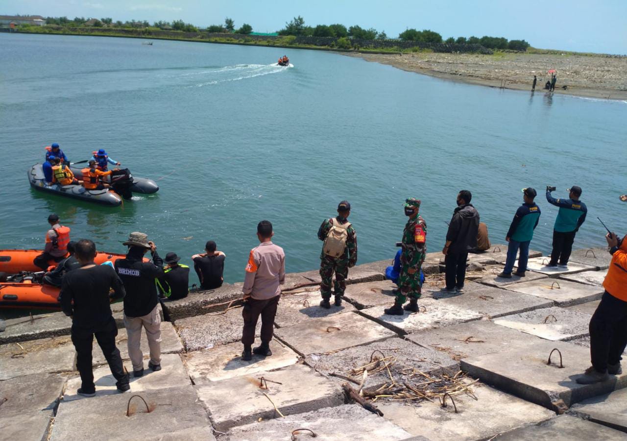 Bocah Terseret Air Laut Pasang Yogyakarta