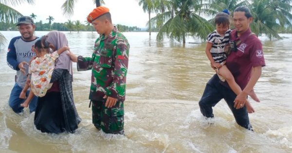 Evakuasi korban banjir Aceh Utara. Foto:ist
