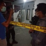 Suasana rumah korban bunuh diri setelah dipasangi policeline, di Pepabri, Kota Palopo, Jumat (4/3) malam. (ft aulia teraskata)
