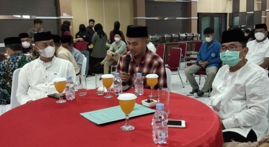 Kapolres Palopo, AKBP HM Yusuf Usman menghadiri buka puasa bersama Walikota Palopo, HM Judas Amir, di Sakotae, Minggu (10/4). Foto:humas
