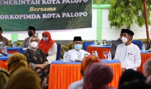 Wali Kota Palopo, HM Judas Amir bersama unsur Forkopimda Palopo menghadiri buka puasa bersama warga Sendana, Minggu (17/4). Foto: humas