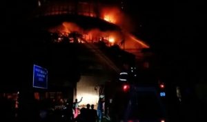 Susuya Mall Aceh kembali terbakar pada Senin (4/4/2022) malam usai buka puasa. Foto:zul/teraskata.com