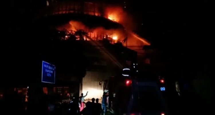 Susuya Mall Aceh kembali terbakar pada Senin (4/4/2022) malam usai buka puasa. Foto:zul/teraskata.com