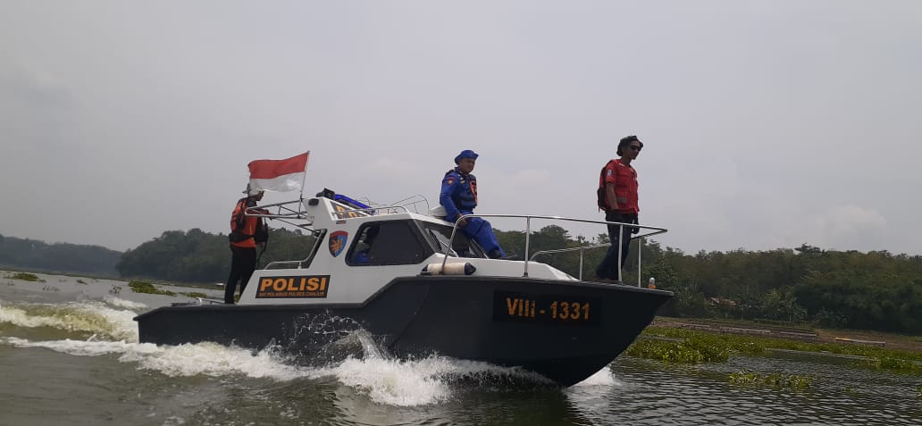 Sat Polair Polres Cianjur Lakukan Pencarian Orang Hilang Dekat Sungai Cisokan