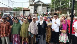 Bupati Brebes Paramitha Widya Kusuma saat Ngabuburit bersama warga Desa Negarayu Tonjong.(dok Istimewa)