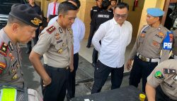 Polresta Banyuwangi melakukan tes urine bagi personilnya.