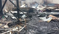 Peristiwa kebakaran melanda kawasan padat permukikan, di Jalan RT 21, Kelurahan Berbas Tengah, Kecamatan Bontang Selatan, Minggu (22/3/2026).