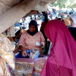 Rujak Gamel, kuliner tradisional yang terpantau ramai diserbu pembeli pada Minggu (22/03/2026).